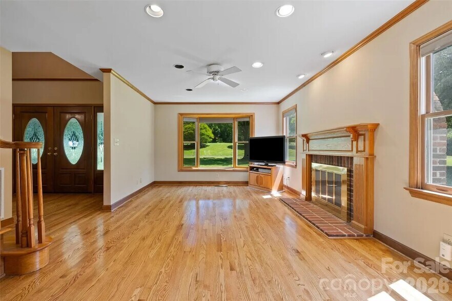 Building Photo - 3010 Eaker Dr