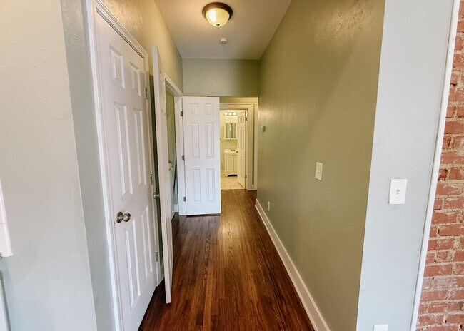 Building Photo - $500 OFF FIRST MONTHS RENT | Duplex in OKC!