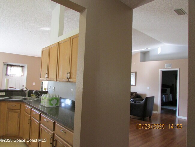 Building Photo - 534 White Plains Ave SW