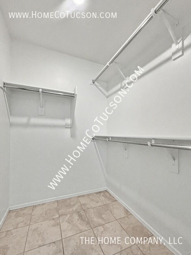 Building Photo - 955 W Calle Ronda