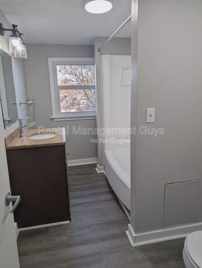 Building Photo - 1093 Breen St