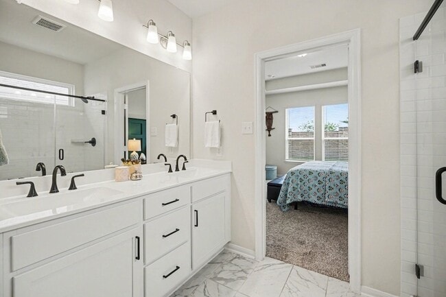 Building Photo - 2214 Lierna Dr