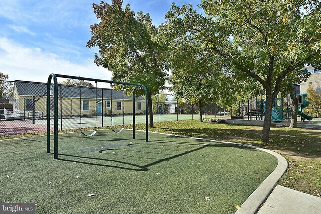 Building Photo - 2181 Jamieson Ave