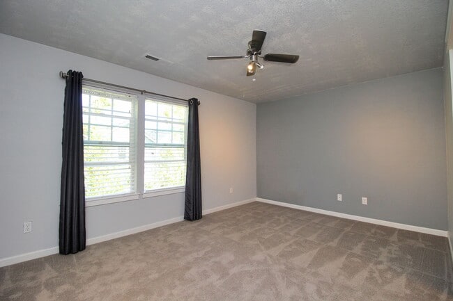 Building Photo - 21410 NE Rosewood Dr