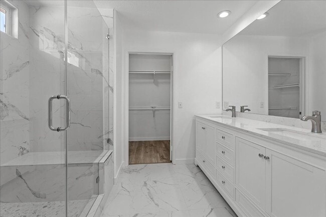 Building Photo - Fully Renovated 4 Bed 2.5 Bath Stunner In ...
