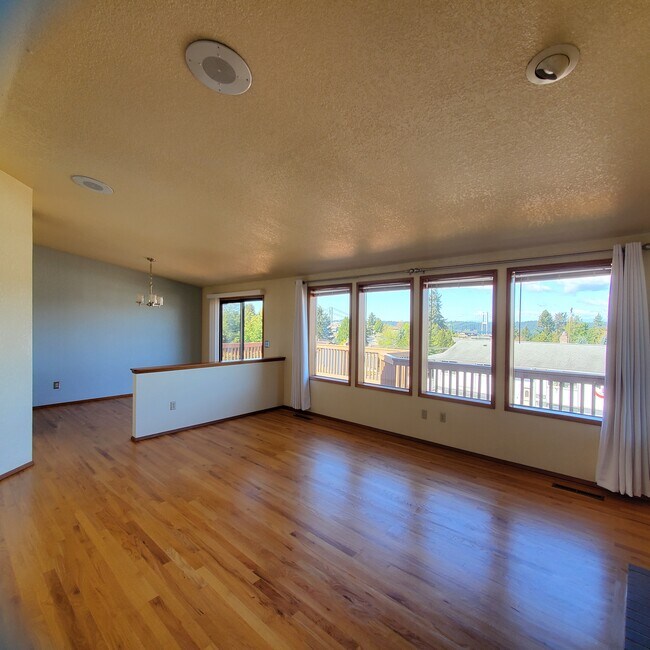 Building Photo - 1870 N Skyline Dr