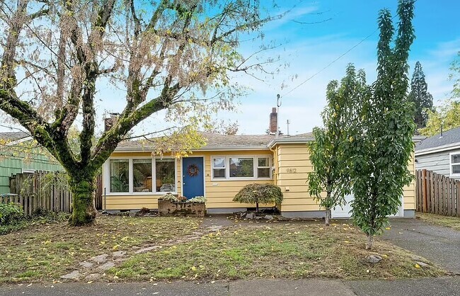 Primary Photo - 9812 SE Reedway St