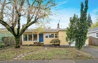 Building Photo - 9812 SE Reedway St