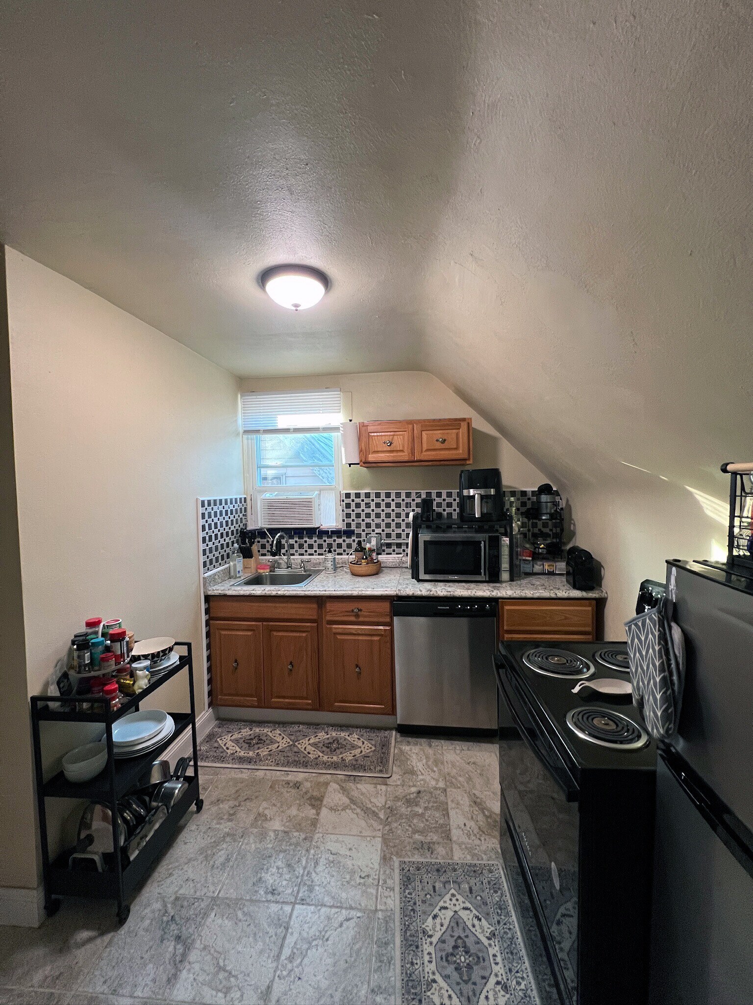 Building Photo - 729 Savannah Ave