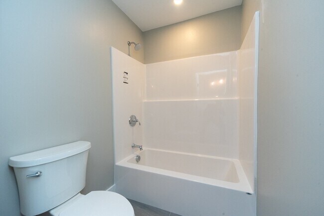 Building Photo - 61 Boutelle Rd