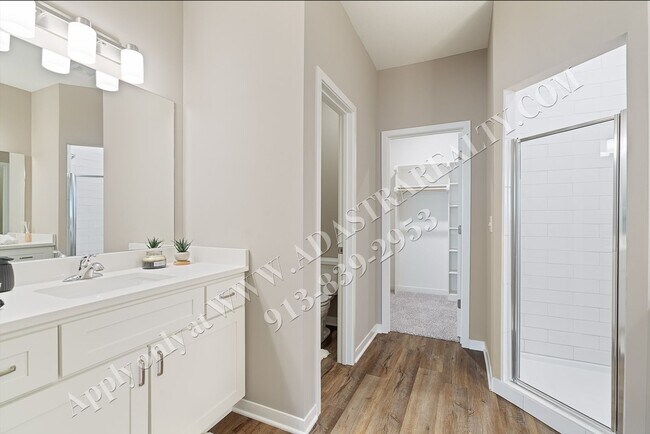 Building Photo - Brand New!! Townhome 3 Bed 2.5 Bath in Olathe-Available in JULY!!
