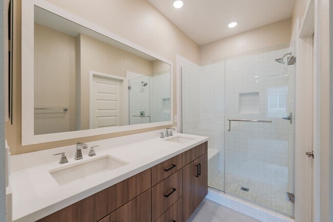 Building Photo - Newer townhome rental located in the gated One Seven Eight community!