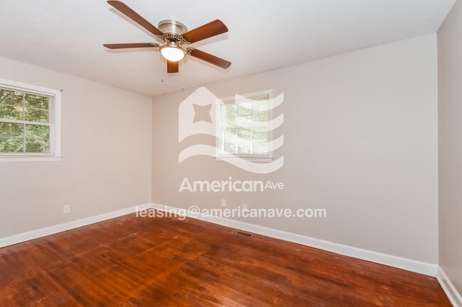 Building Photo - 912 Delta Dr