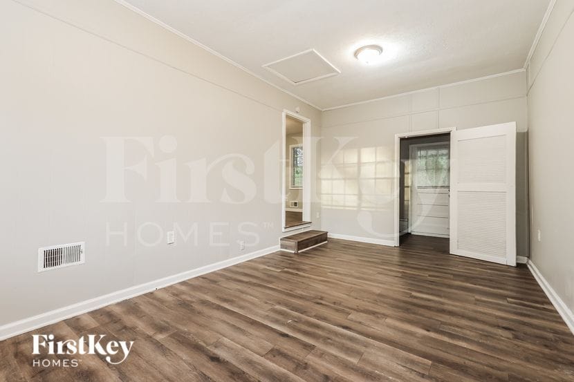 Building Photo - 6989 Adel Ln