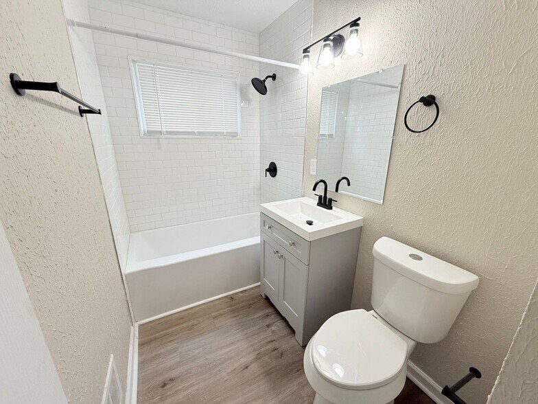 Building Photo - Freshly Renovated Single Family Home In De...