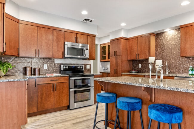 Building Photo - 221 Brighton Way