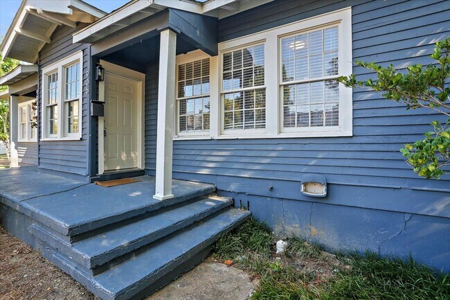 Building Photo - 904/906 Poplar Street