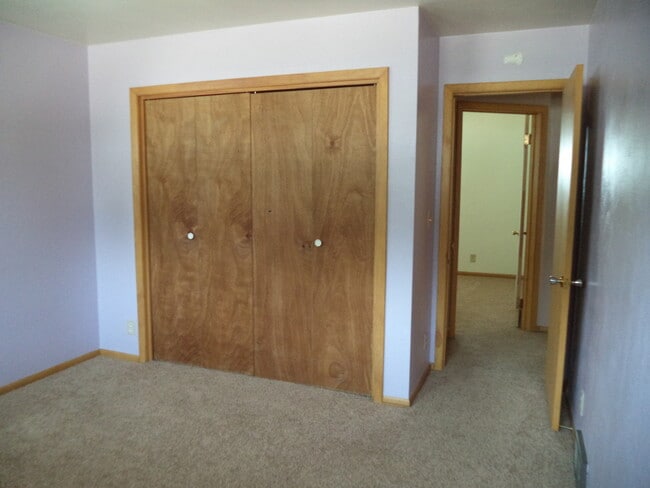 Building Photo - 1224 6th Ave NE