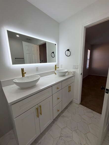 Building Photo - 4904 Park View Ct