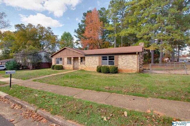 Building Photo - 3908 Grunden Dr SW