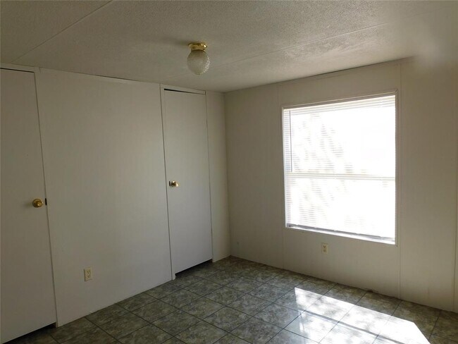 Building Photo - 136 Bullfrog Holler Rd