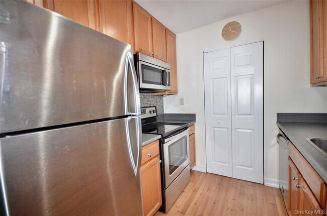 Building Photo - 99 Richmond Blvd