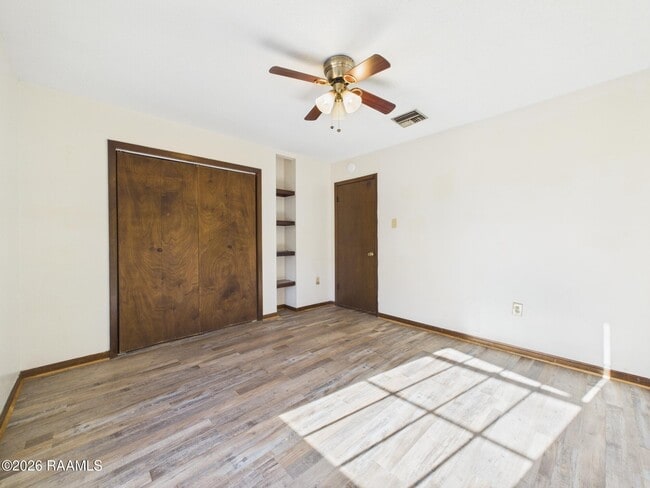 Building Photo - 114 Country Ln