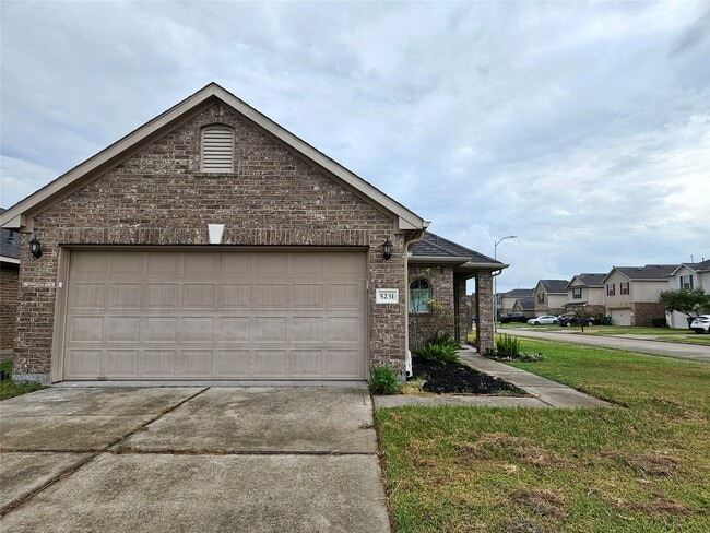 Primary Photo - 5231 Lagoon Ct