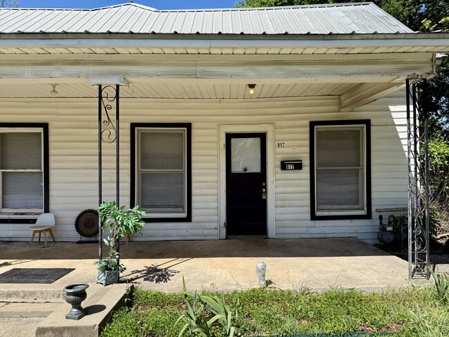 Building Photo - 817 Hargrove St