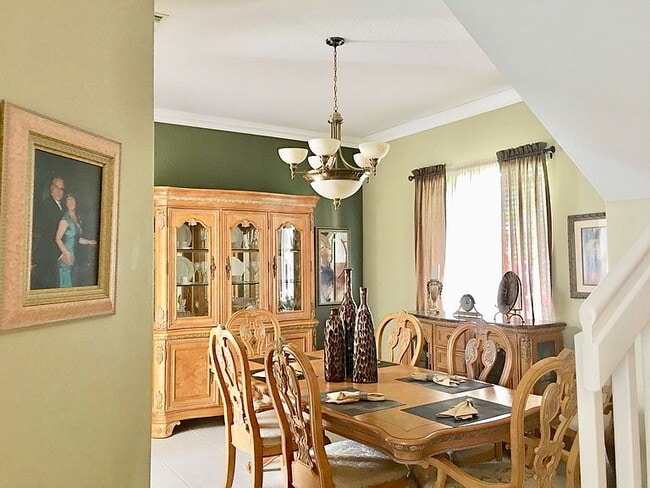 Building Photo - "Spacious 4-Bed Oasis with Granite Elegance & Pool in Miami Lakes"