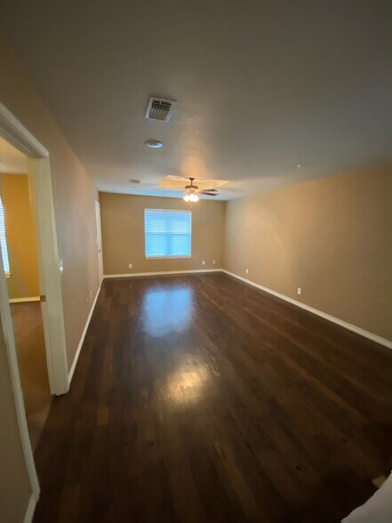 Building Photo - 4285 Castlegate Dr