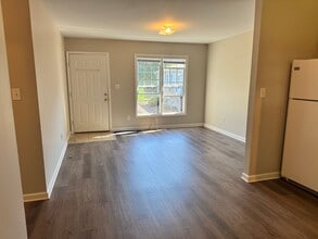 Building Photo - 3 Bedroom, 1 Bathroom Apartment in Thomasville