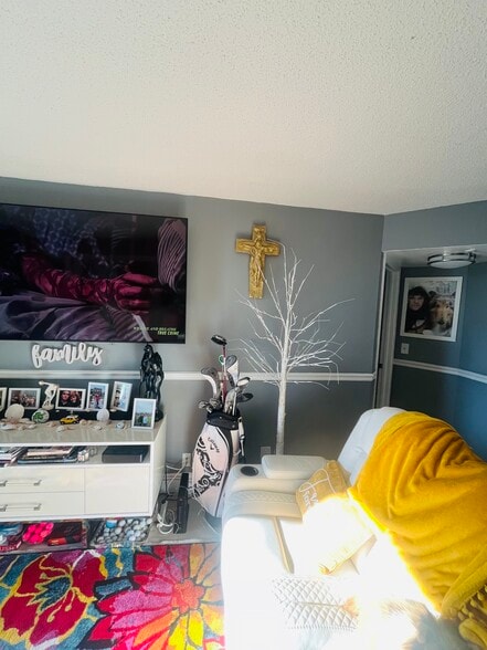 Building Photo - 3465 Via Poinciana