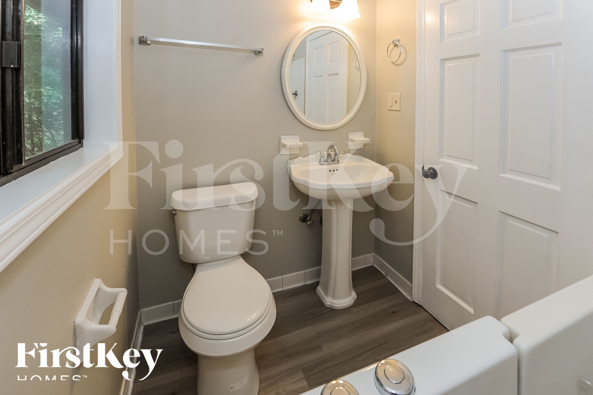 Building Photo - 1829 E Gate Dr