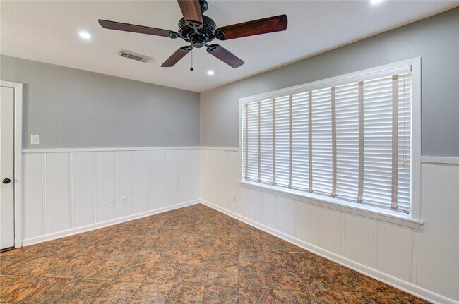 Building Photo - 2714 Southmore Ave