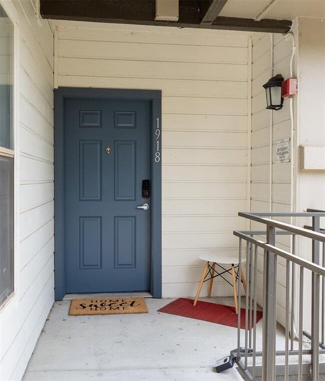 Building Photo - 6000 Shepherd Mountain Cove