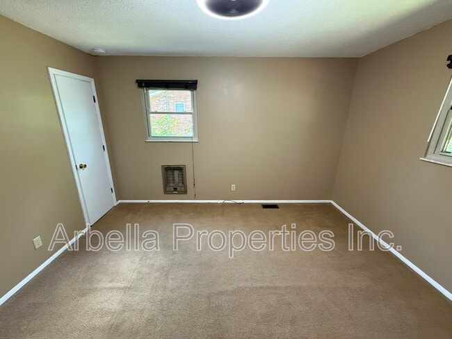 Building Photo - 2708 Granbrook Dr