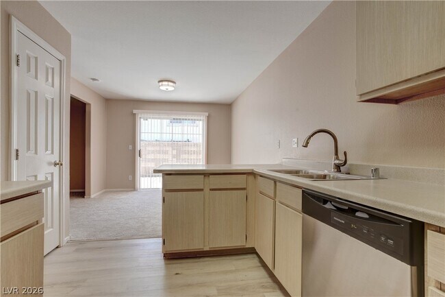 Building Photo - 1636 Coyote Run Dr
