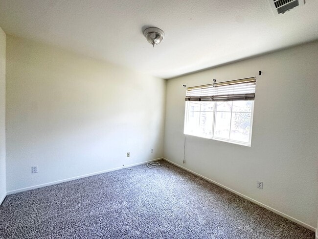 Building Photo - 4 bedroom home. New Carpet!