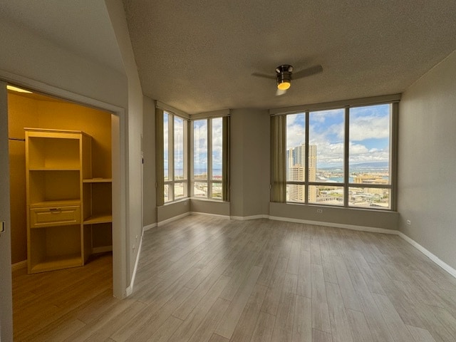 master room with walk in closet - 725 Kapiolani Blvd