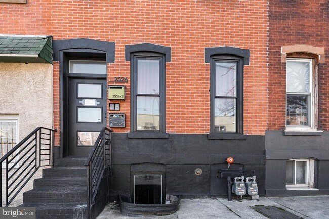 Building Photo - 2526 W Girard Ave