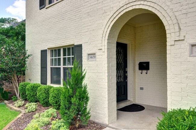 Building Photo - Monticello Townhome
