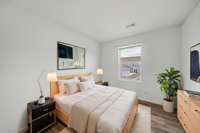 Building Photo - 5772 Ceylon St