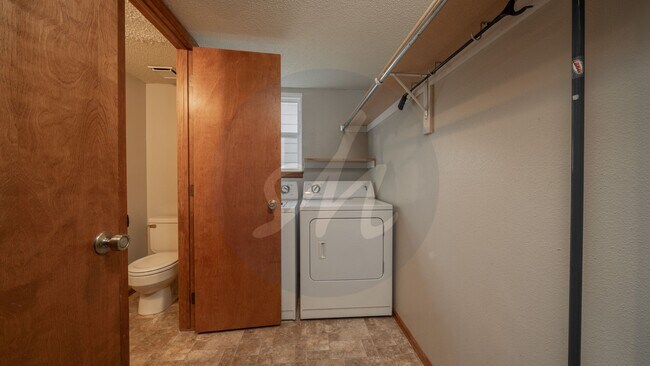 Building Photo - Old Farm Gem