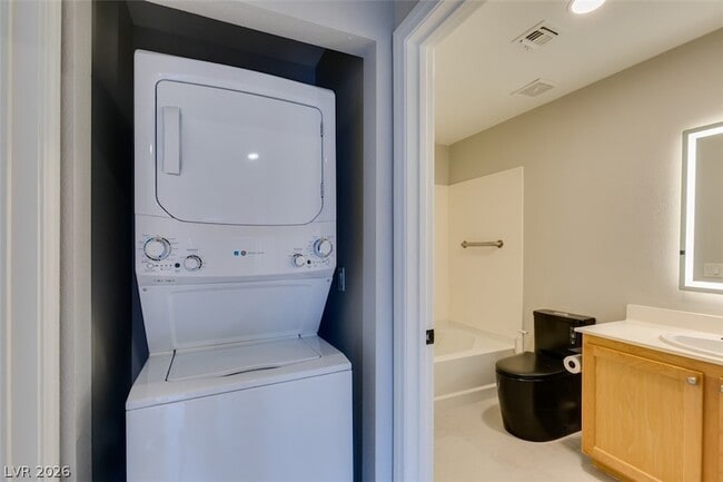 Building Photo - 63 E Agate Ave