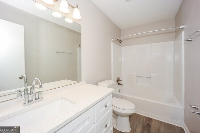 Building Photo - 4741 Cedar Lake Dr SE