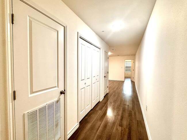 Building Photo - 9913 Kaspar Dr
