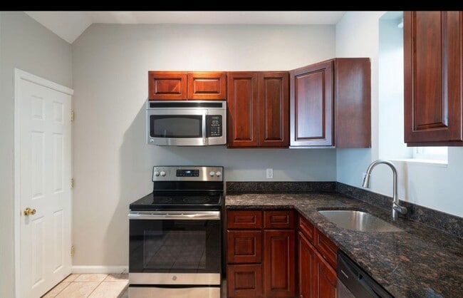 Building Photo - 1326 S Mole St