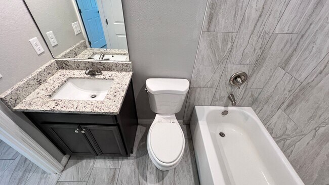 Building Photo - GORGEOUS Bedroom, 2 Bathroom Home in Palm ...