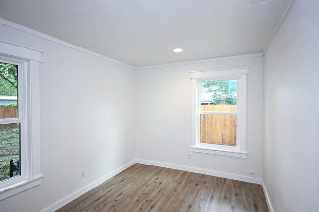 Building Photo - 442 Rothe Loop